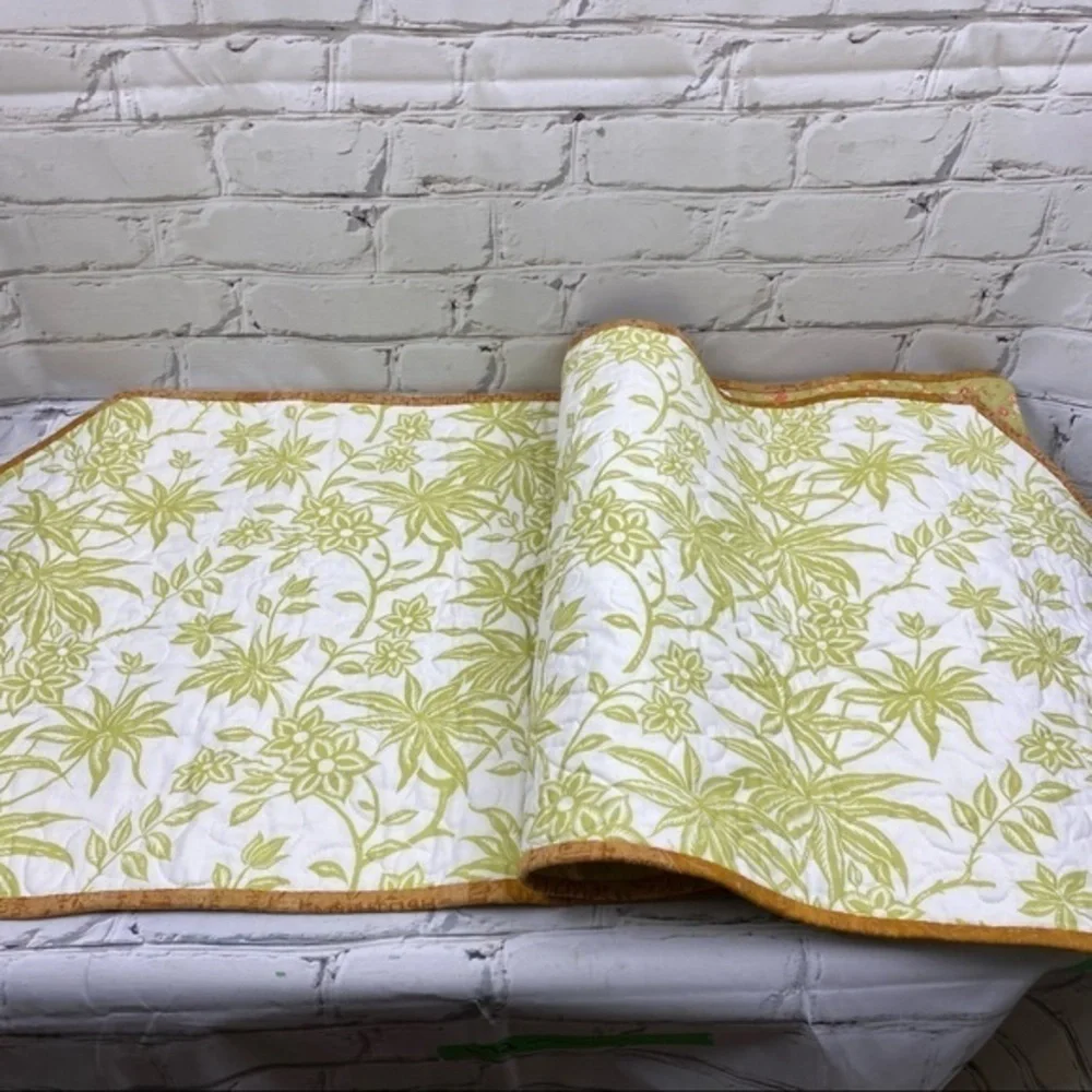 Quilted table runner - Picture 7 of 9